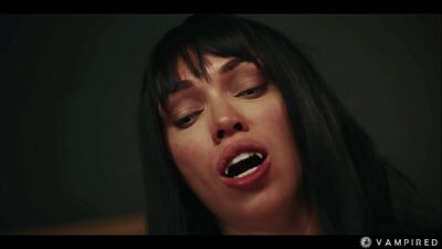 Octokuro Cosplays Vampirella – Horny Lesbian Vampire with Huge Tits Mesmerizes Sata Jones Into Hardcore Sex