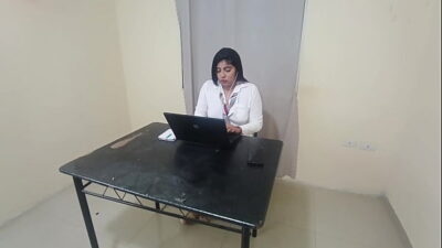 Old man sucks his college stepdaughter’s pussy