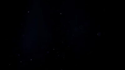 A MILF safada Mirela Squirt deu o cú sem camisinha no megane a trois