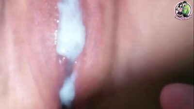 สาวไทยเล่นชู้ตอนผัวไม่อยู่โดนเย็ดแตกในหี Creampie NiNew Thai