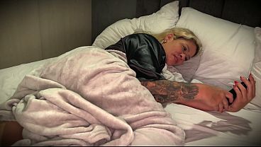 My stepson is asking me to teach him how to use his cock on a mature pussy like his stepmother’s!