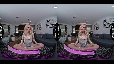 UP CLOSE VR – Coco Lovelock Loves Cock And Gets Pounded Hard In Steamy POV Session